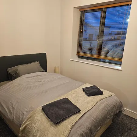 Apartment Cozy 2 Bedroom *