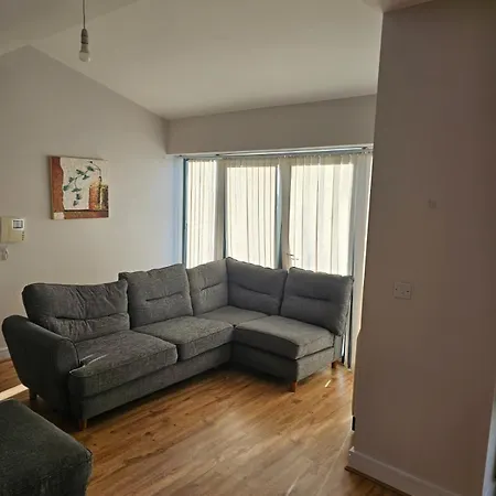 Apartment Cozy 2 Bedroom *