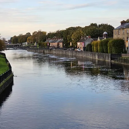 Cozy 2 Bedroom شقة *