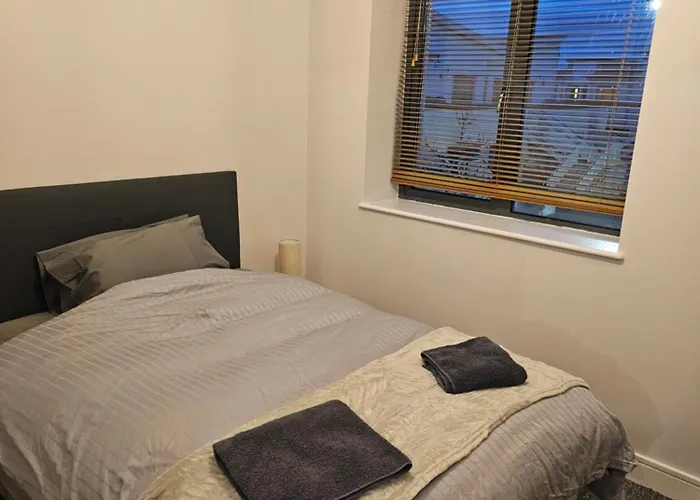 Apartment Cozy 2 Bedroom *