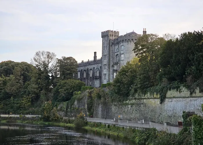 Апартаменты Cozy 2 Bedroom *